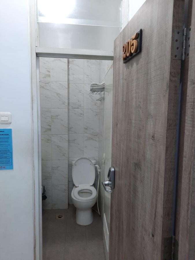 Hotel Oyo Life 92883 Kost Ratana Cengkareng Syariah 2*