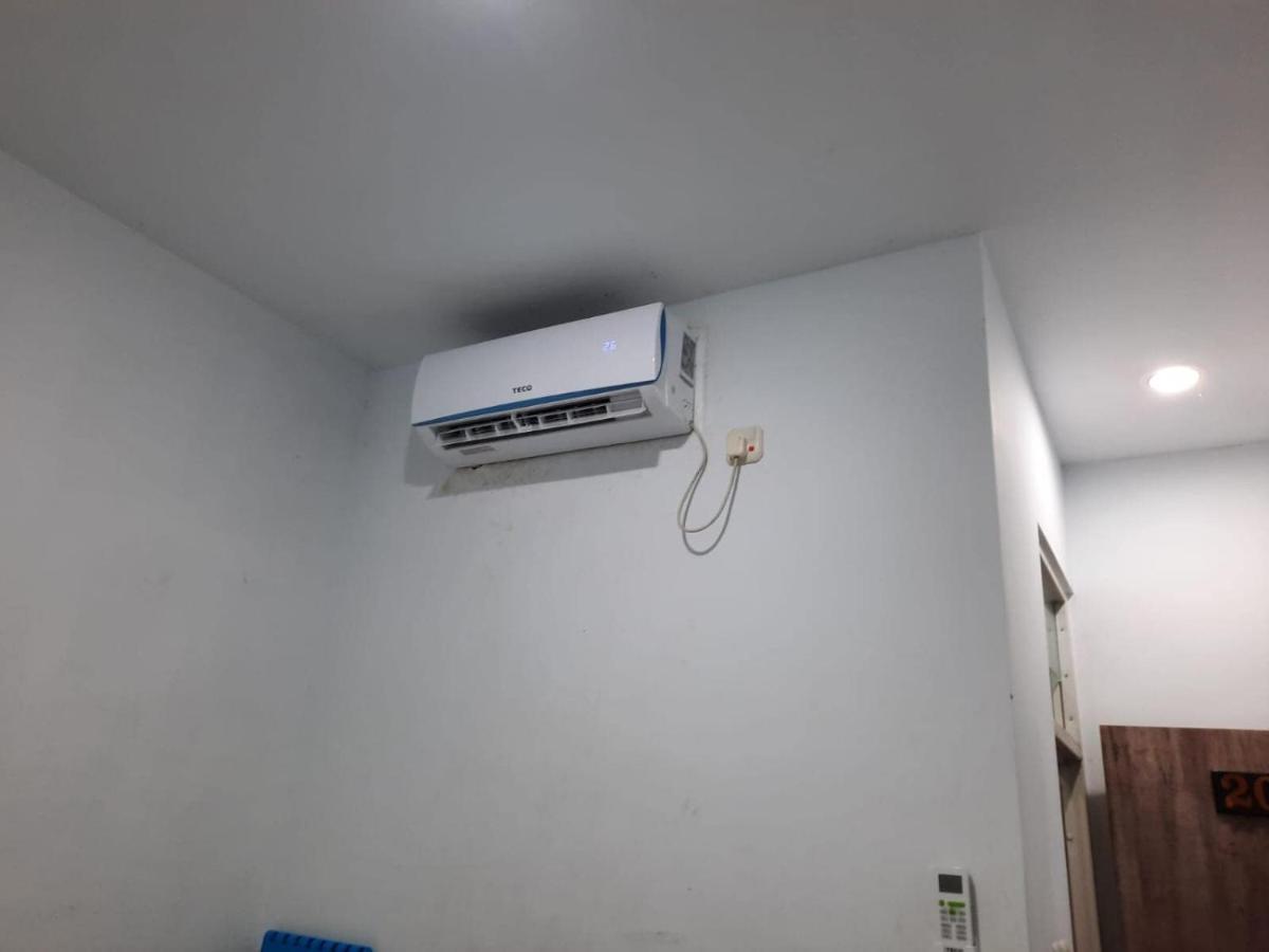Hotel Oyo Life 92883 Kost Ratana Cengkareng Syariah Jakarta