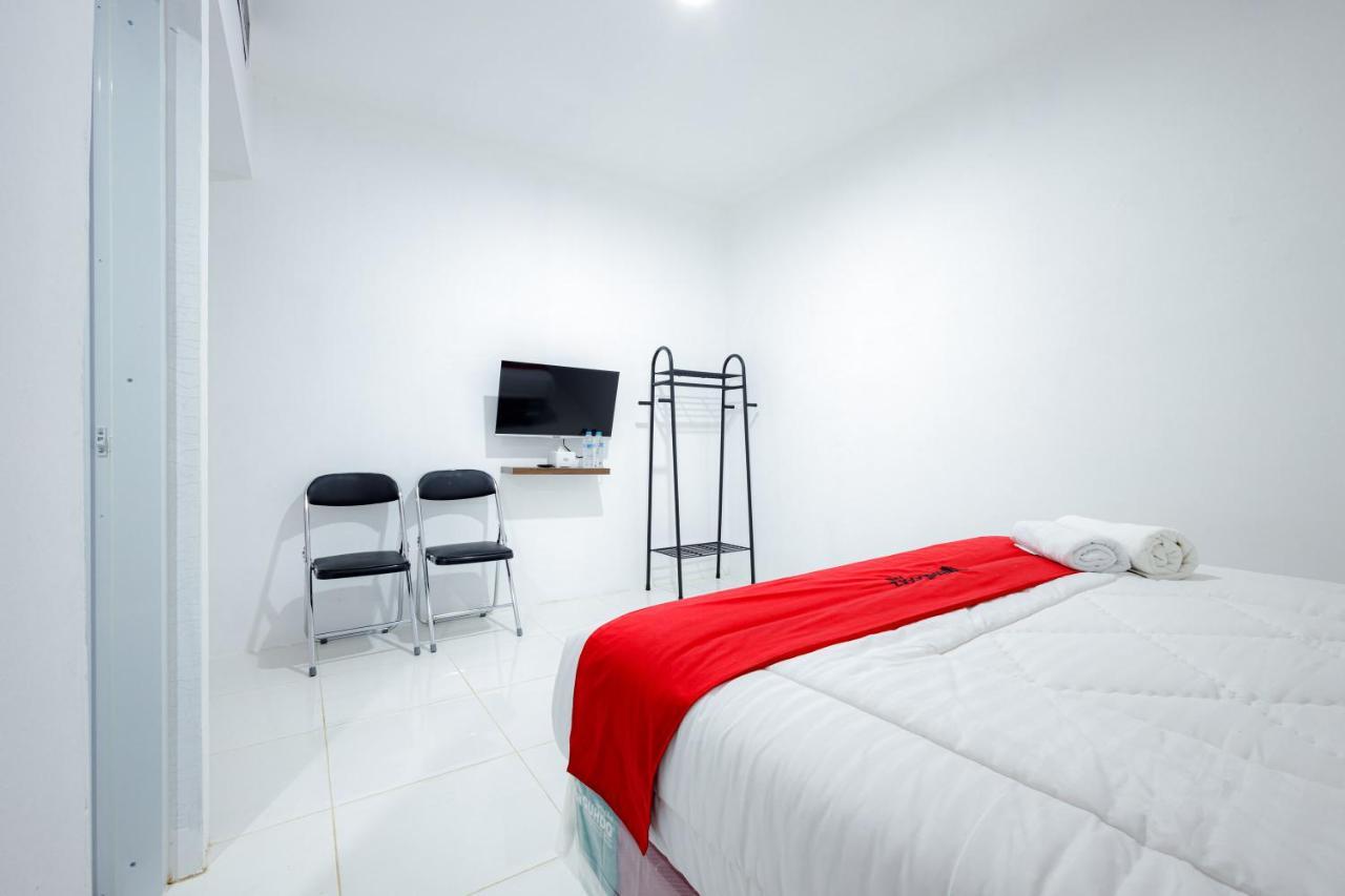 Reddoorz Near Jalan Cikini Hotel
