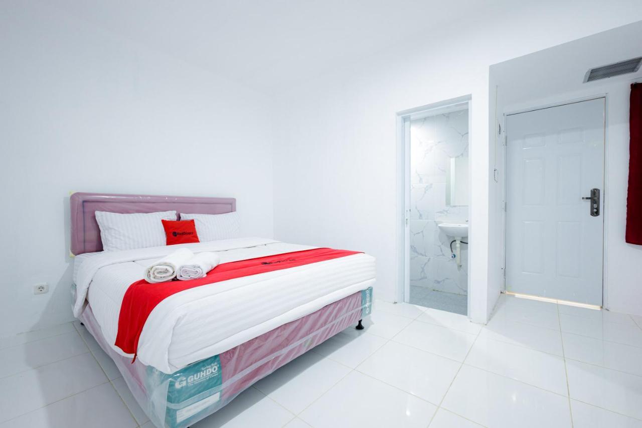 Hotel Reddoorz Near Jalan Cikini Jakarta