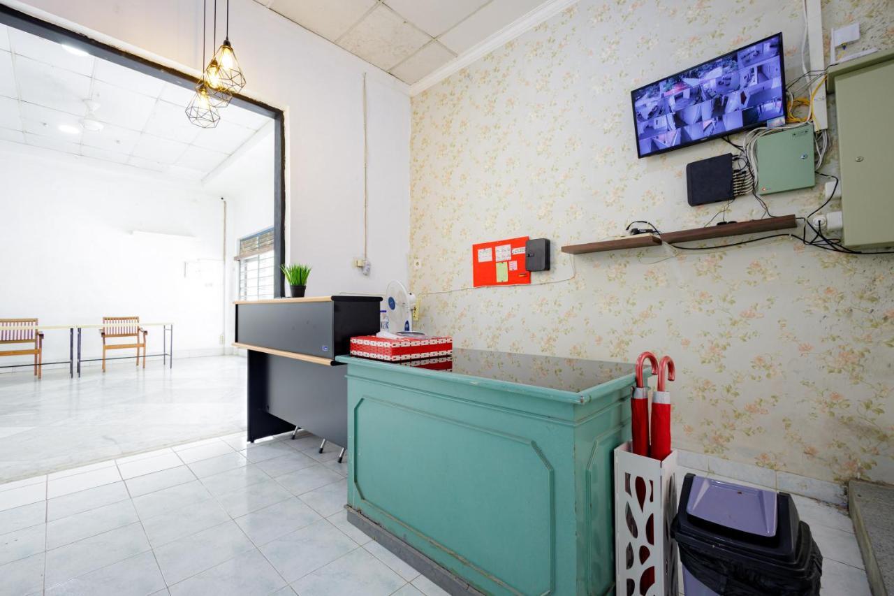 Hotel Reddoorz Near Jalan Cikini Jakarta
