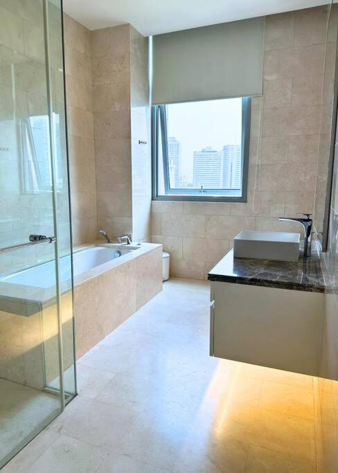 New Charming 2br In