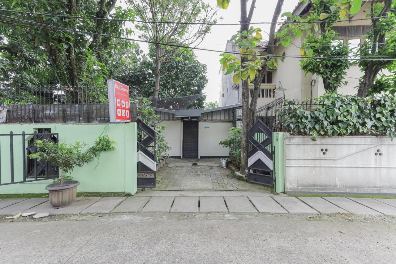 Khách sạn Reddoorz Near Rs Sari Asih Ciledug 2*