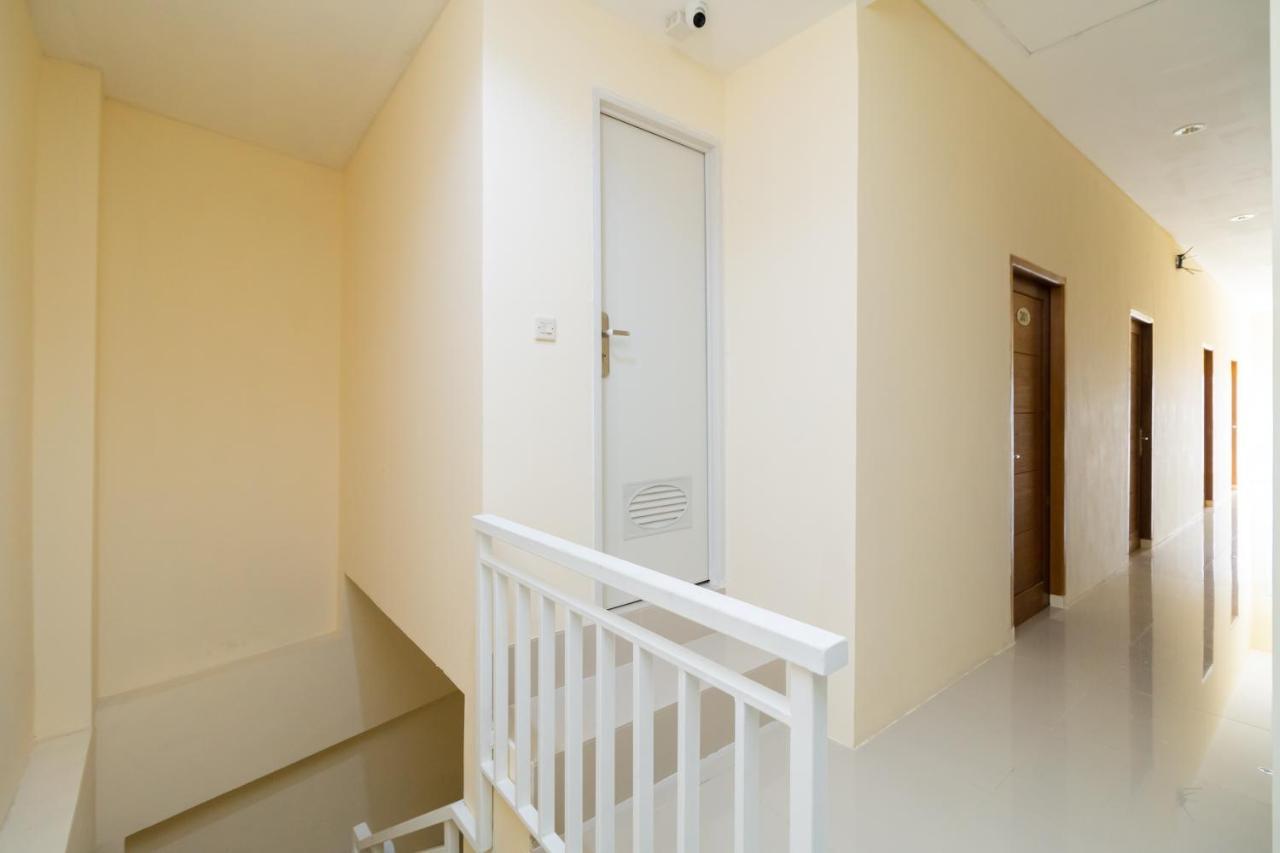 Reddoorz @ Kemanggisan Raya Khách sạn