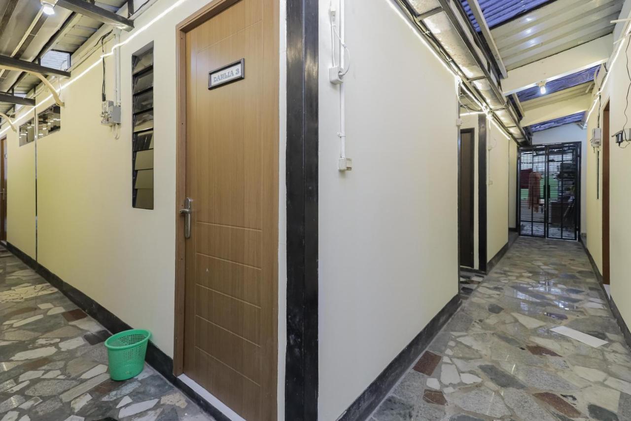 Reddoorz Near Rs Sari Asih Ciledug Jakarta