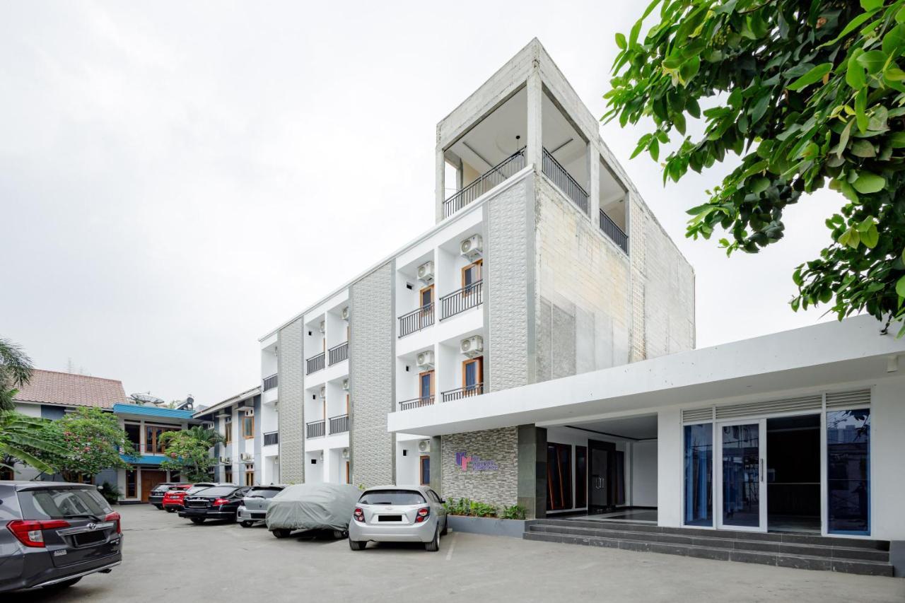 Urbanview Syariah The Ragunan 3* Jakarta