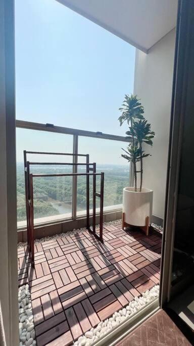 Gold Coast Pik Sea View 2 Br