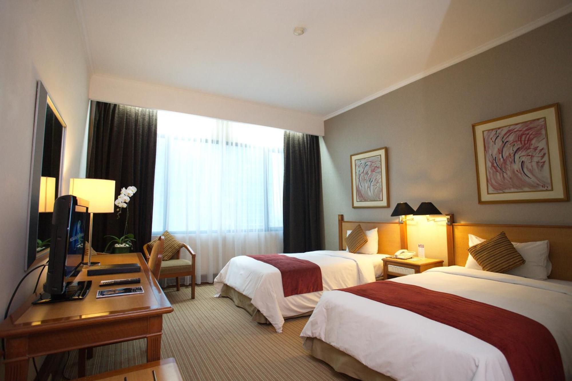 Menara Peninsula Hotel 4*