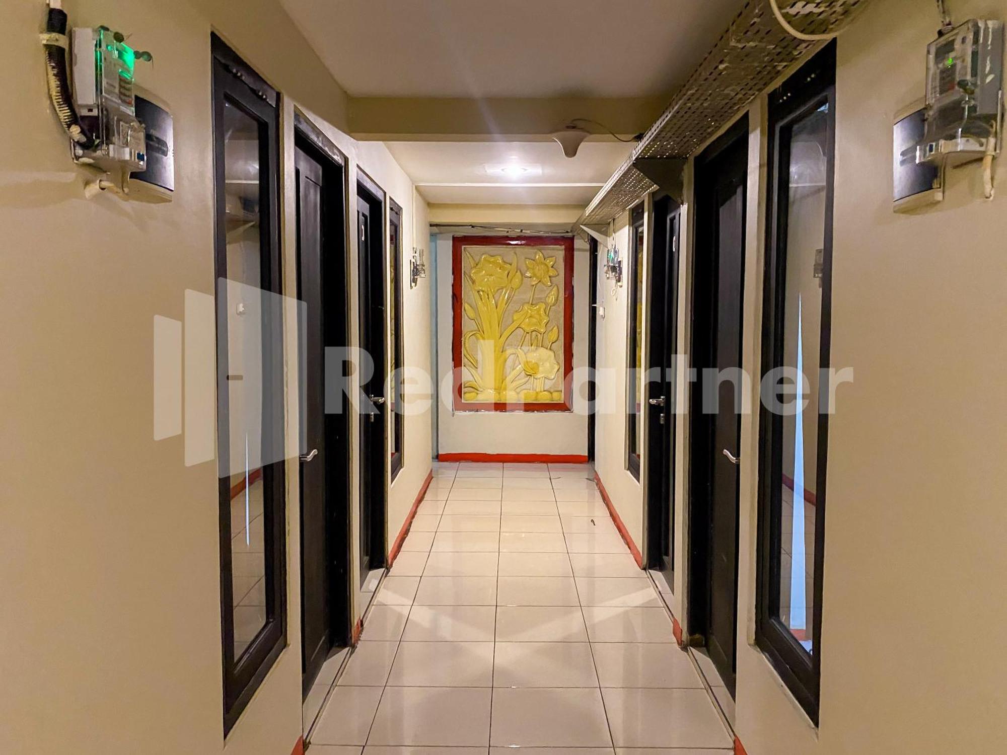 Audah Syariah Kuningan Redpartner Hotel Jakarta