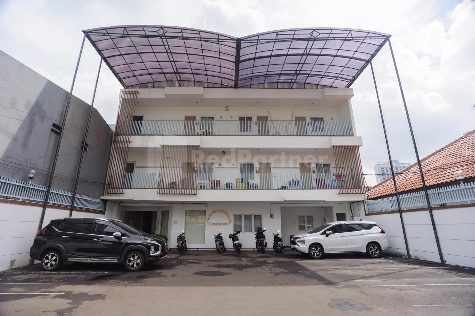 Khách sạn Family Mitra Reddoorz 3*