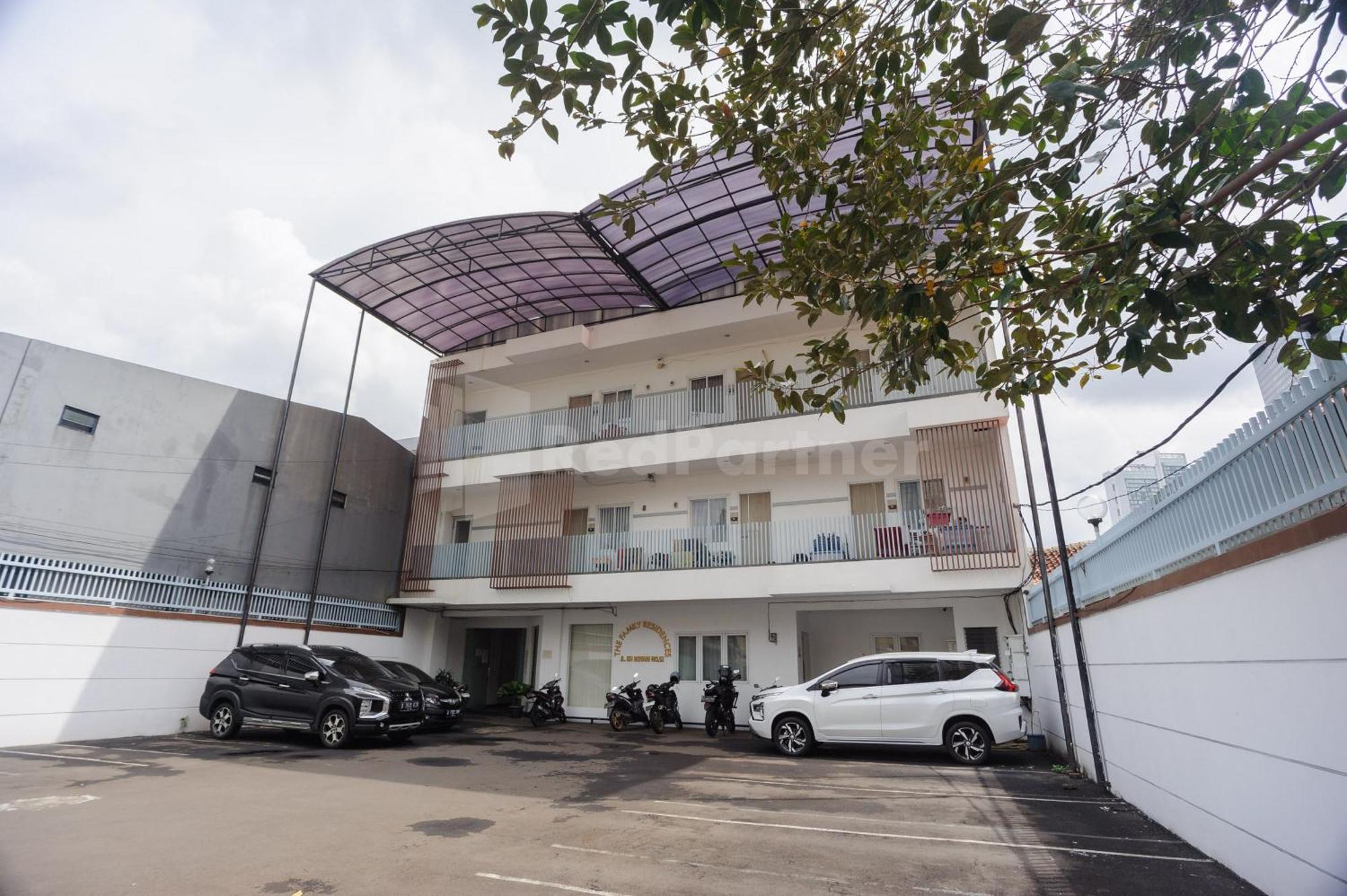 Khách sạn Family Mitra Reddoorz 3*