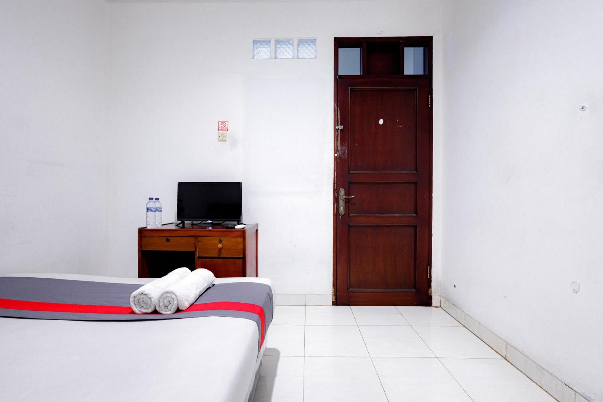 Hotel J&b Tomang Mitra Reddoorz