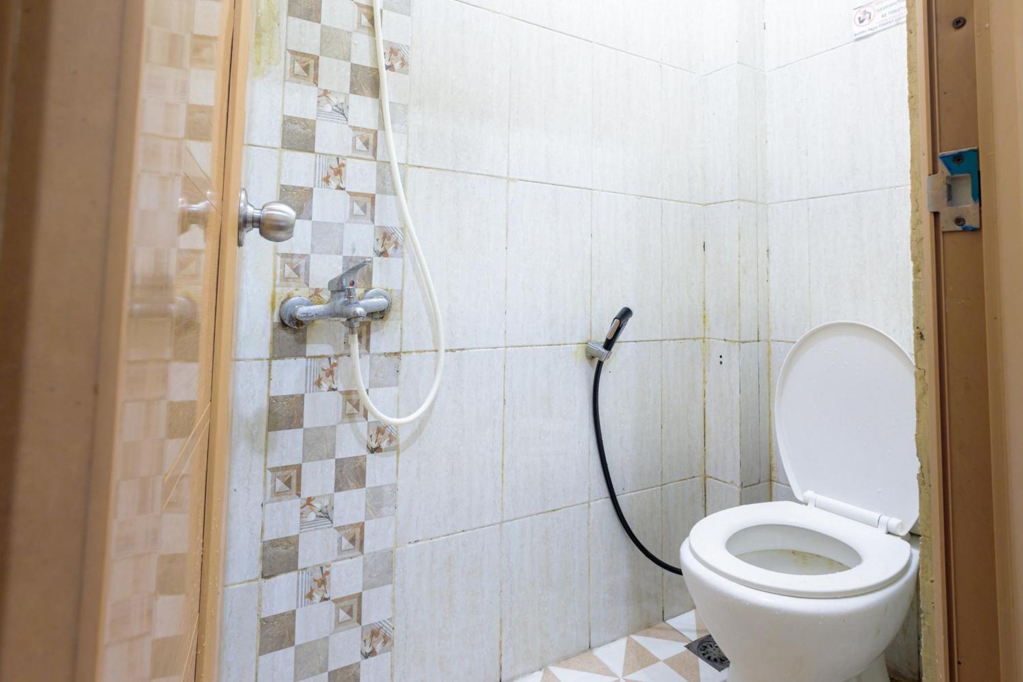 Dpaseban Mitra Reddoorz Khách sạn Jakarta