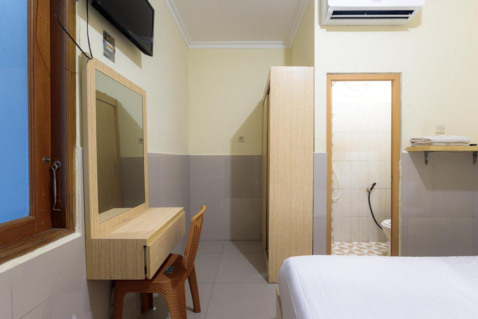 Khách sạn Dpaseban Mitra Reddoorz Jakarta
