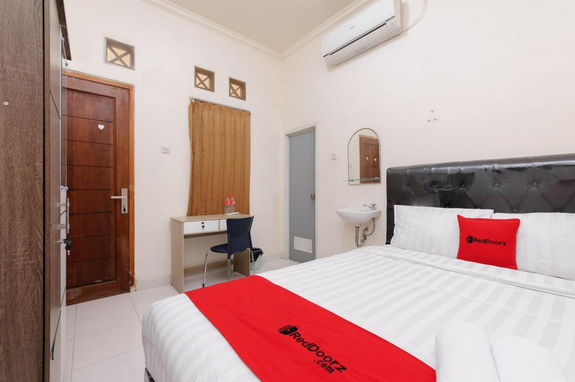 Reddoorz At Meruya Utara Nhà khách Jakarta