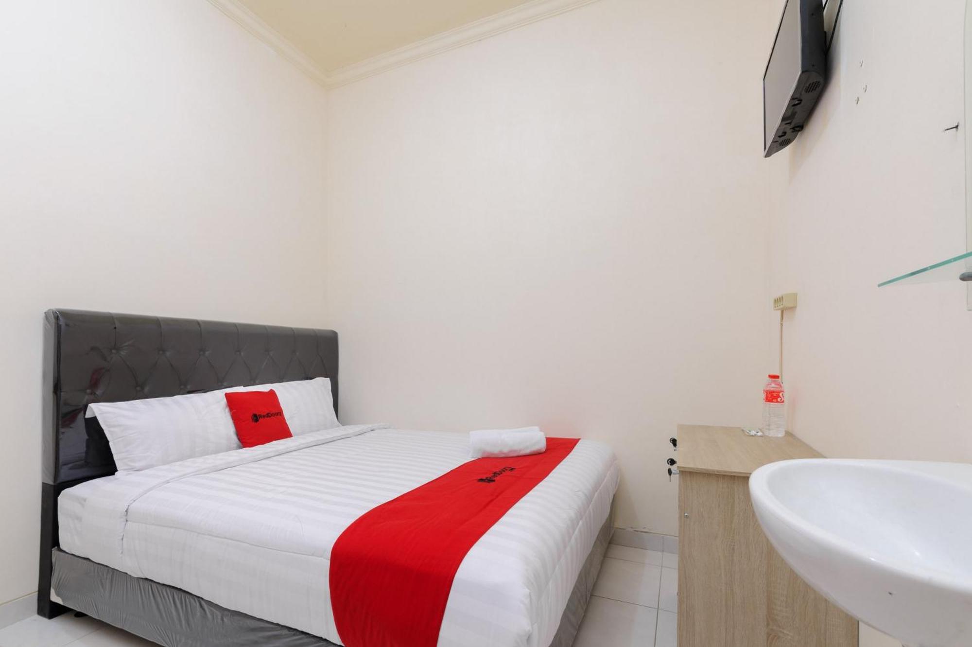 Reddoorz At Meruya Utara Nhà khách Jakarta