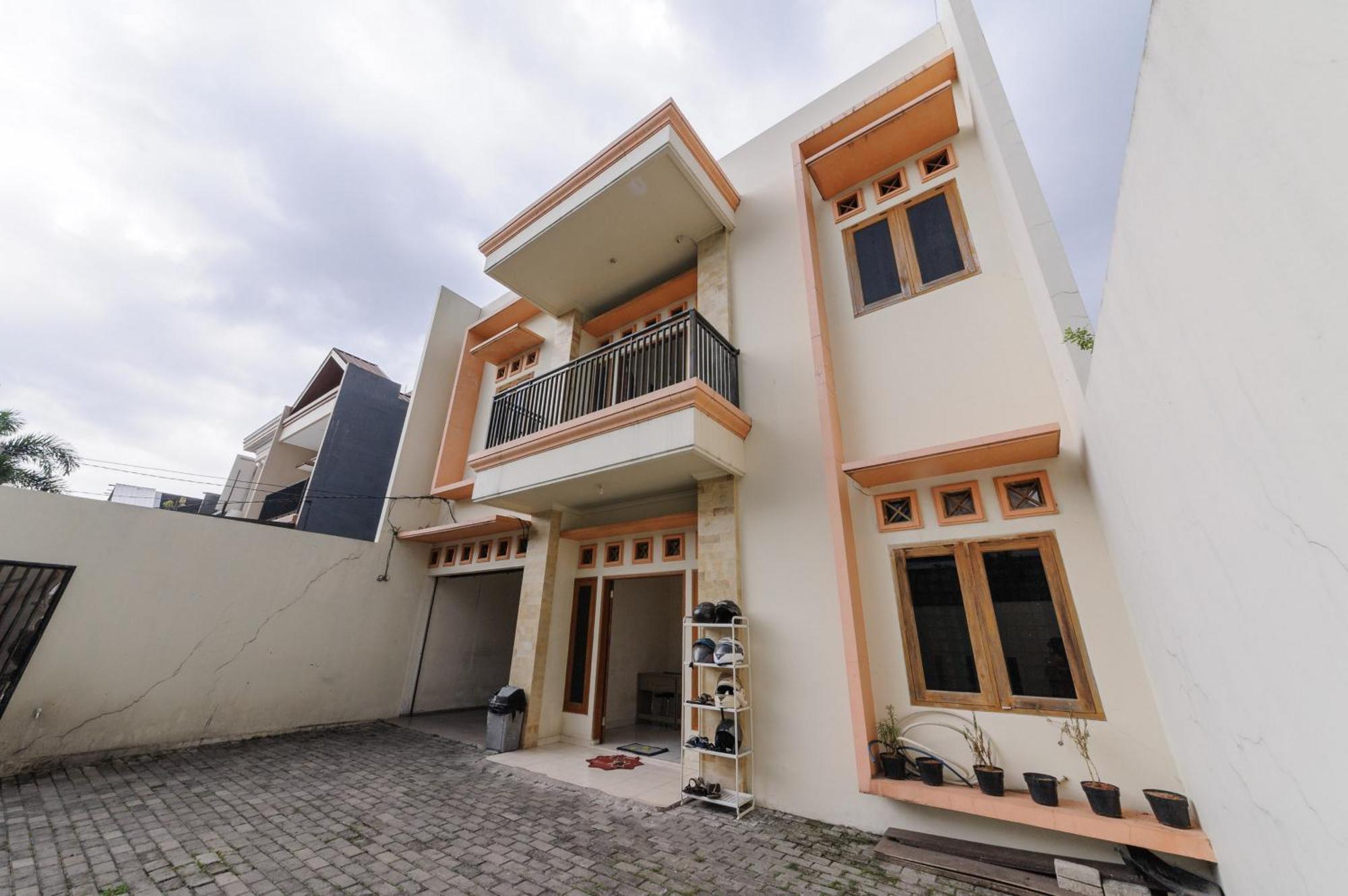 Casa de hóspedes Reddoorz At Meruya Utara