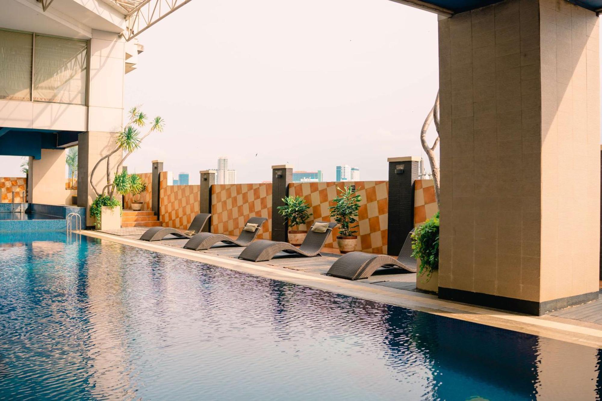 Western Mangga Dua & Hotel