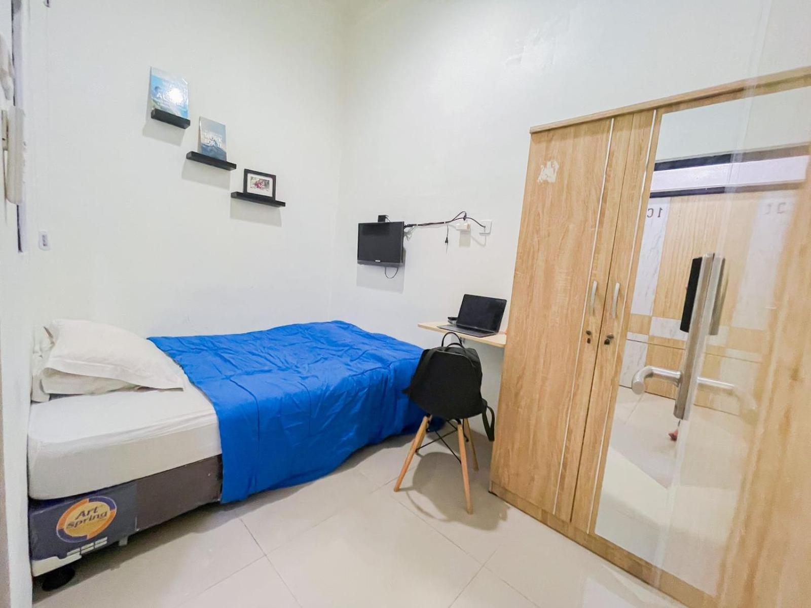 Beranda Istirahat Grogol Hostel *