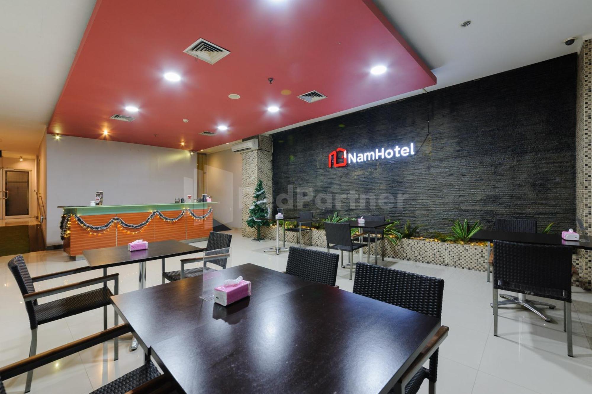Hotel Metro Near Kota Tua Mitra Reddoorz