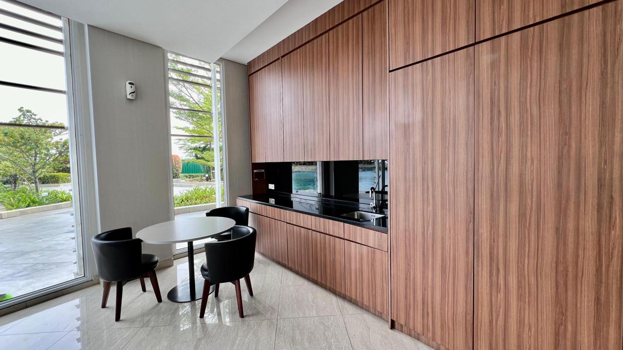 West Vista Jkt Modern Design W/55” Tv And 40/mbps Wi-fi Appartement *