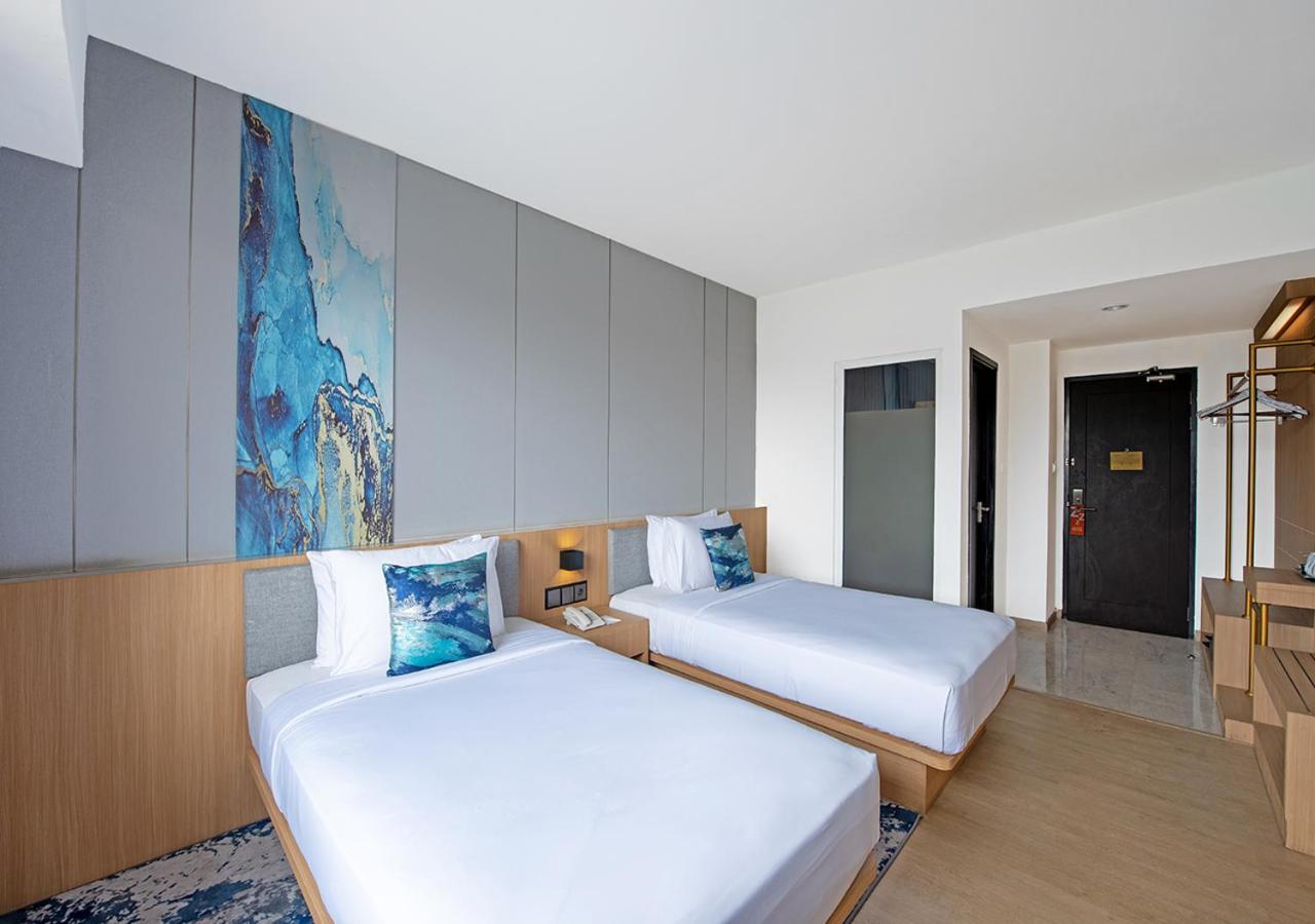 Oakwood & Taman Mini Hotel