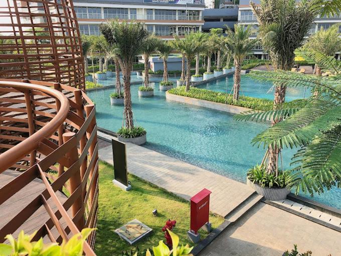 Comfort One Bed Gold Coast Pik Jakarta