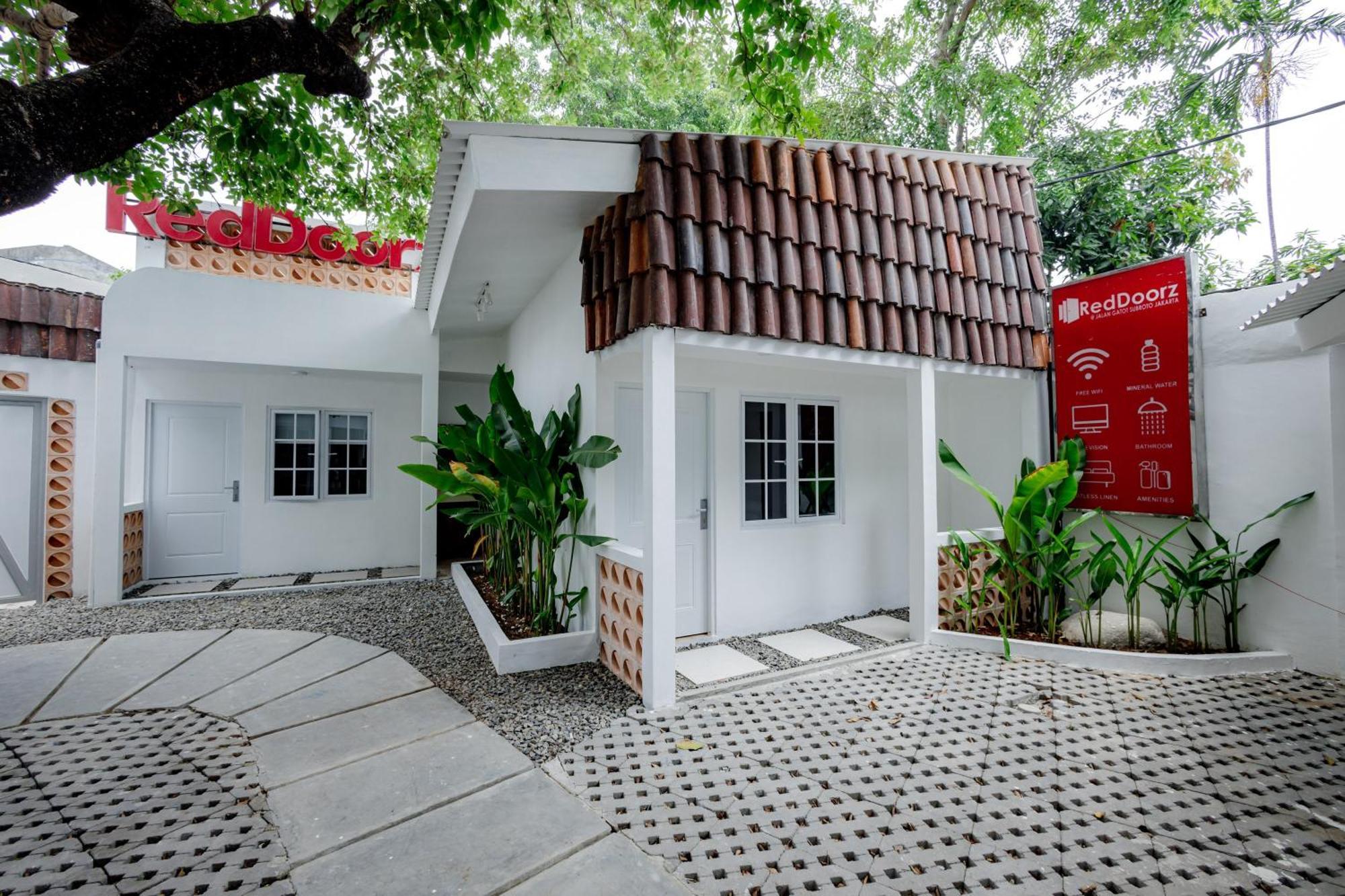 Guest house Reddoorz At Jalan Gatot Subroto 2*
