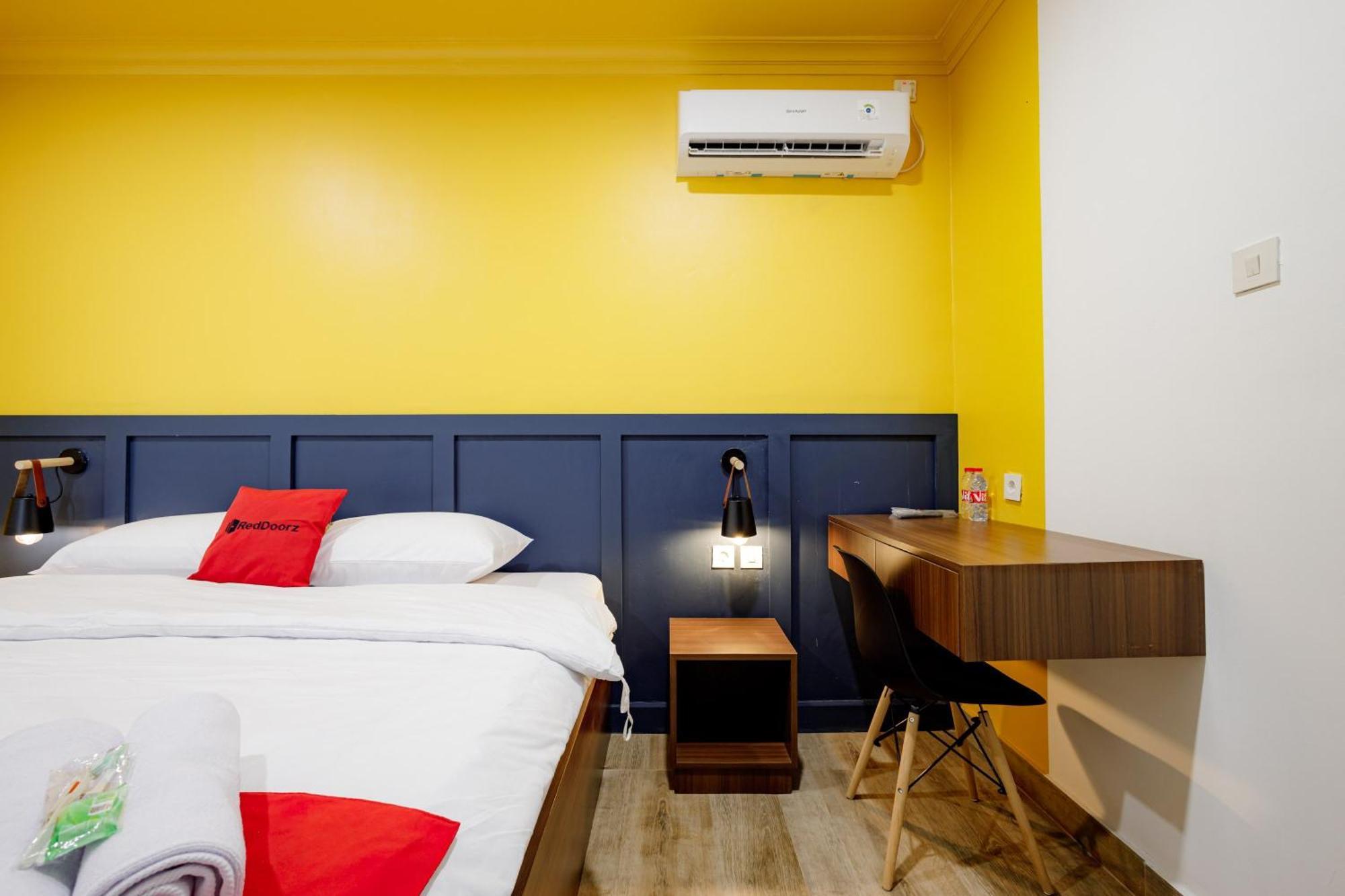 Guest house Reddoorz At Jalan Gatot Subroto 2*