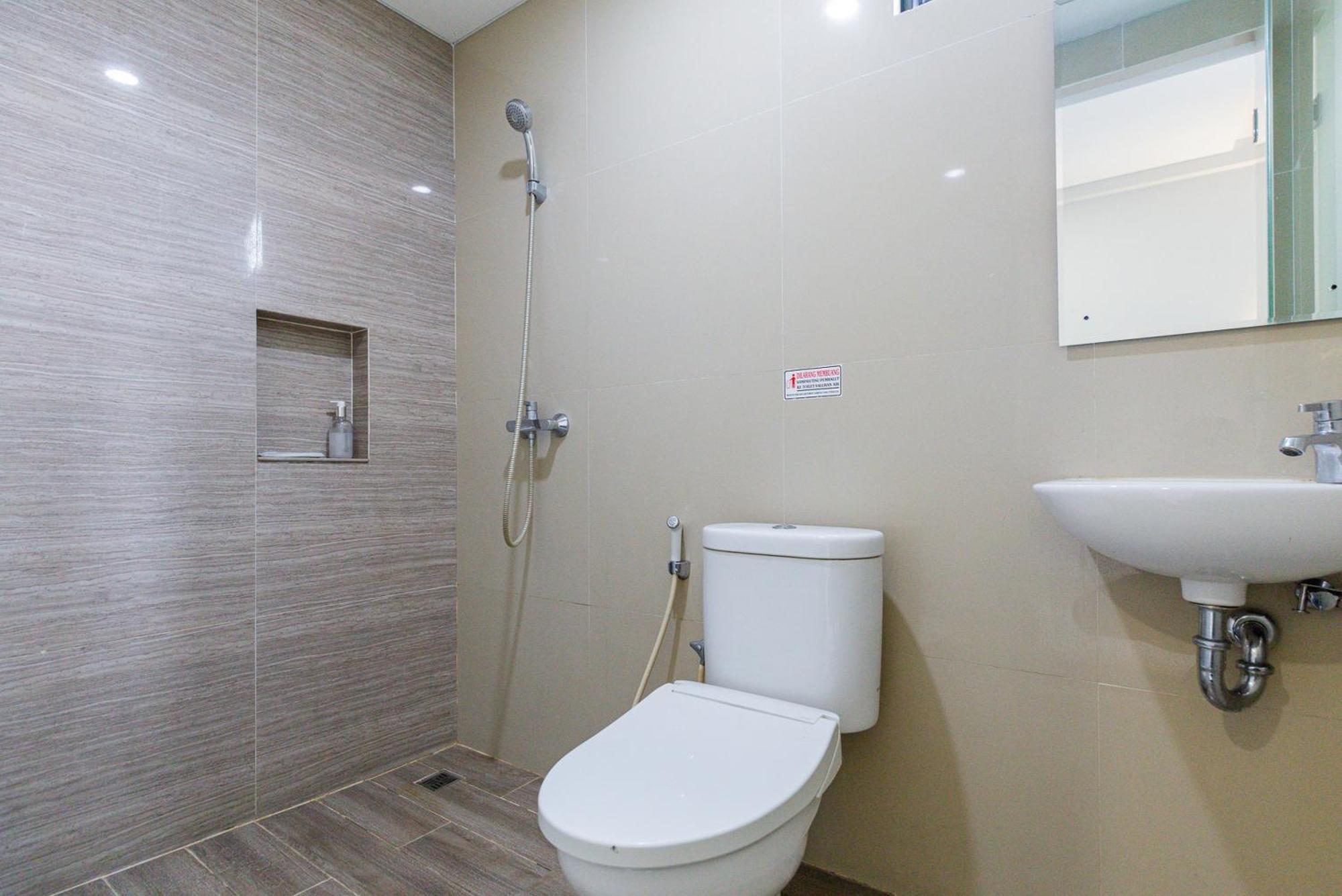 Urbanview Slipi Palmerah Jakarta