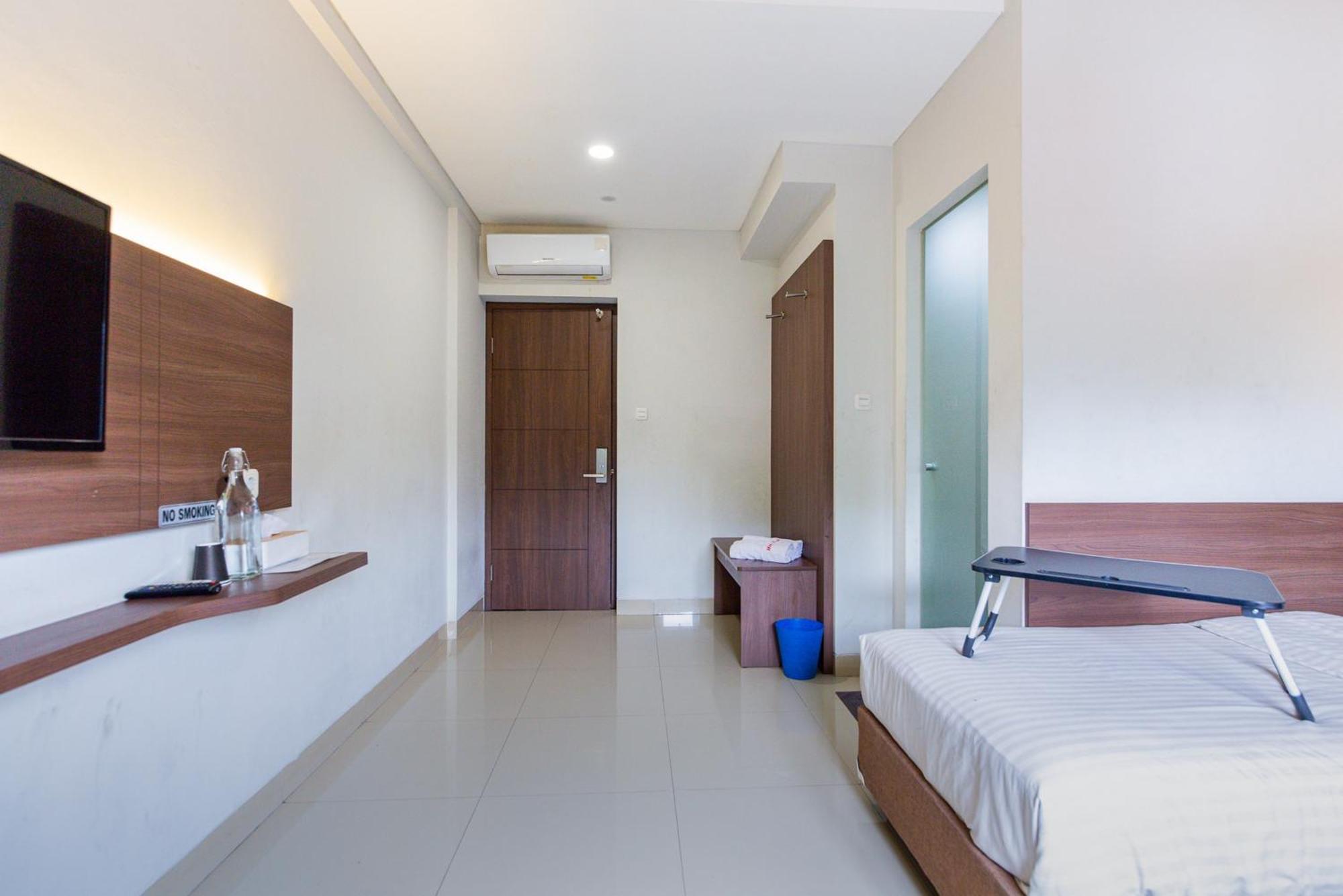 Urbanview Slipi Palmerah Jakarta