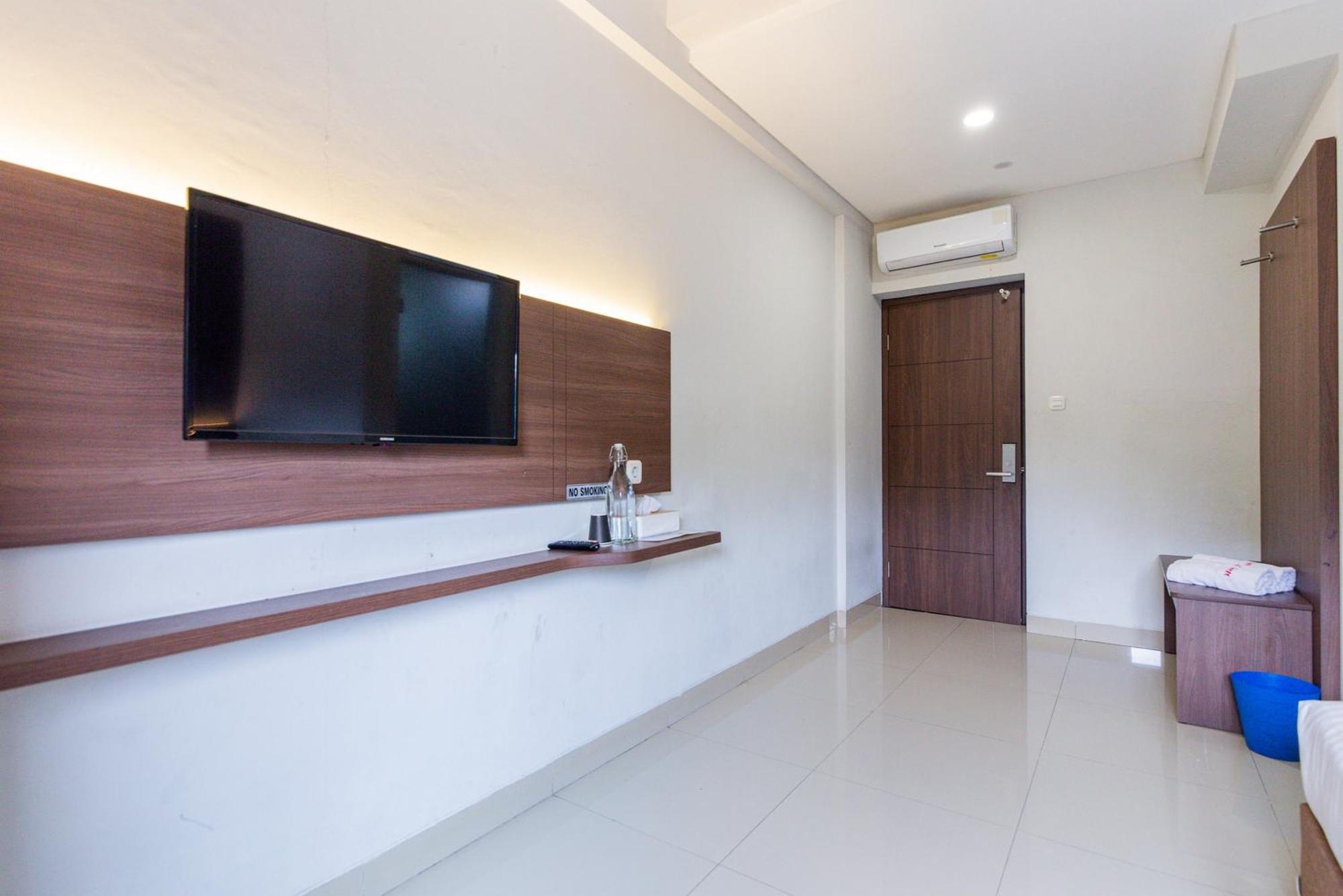 Urbanview Slipi Palmerah
