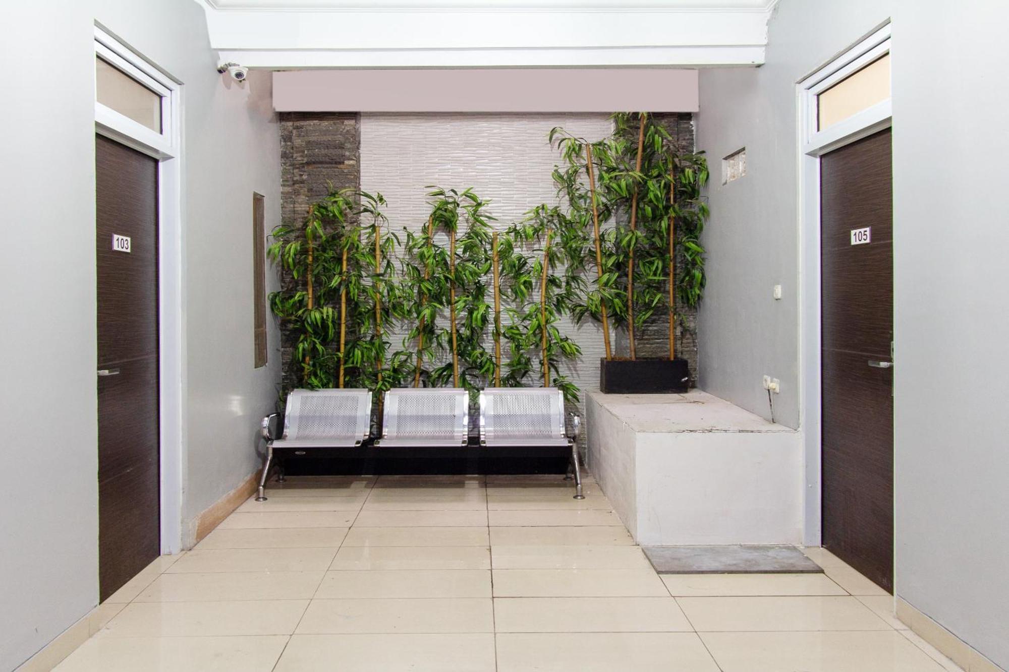 Oyo 657 Elite Park Mall By Tos Hotel