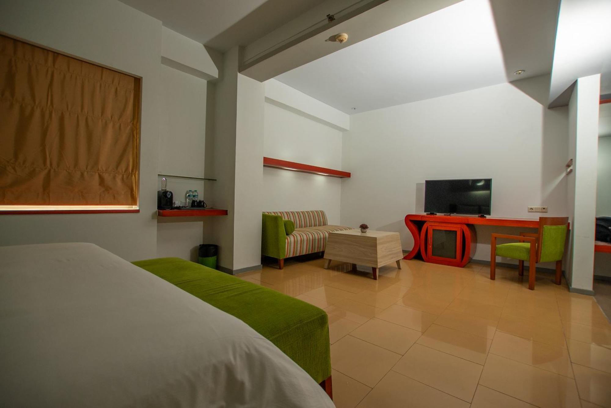 Sparks Life Jakarta, Artotel Curated 4*