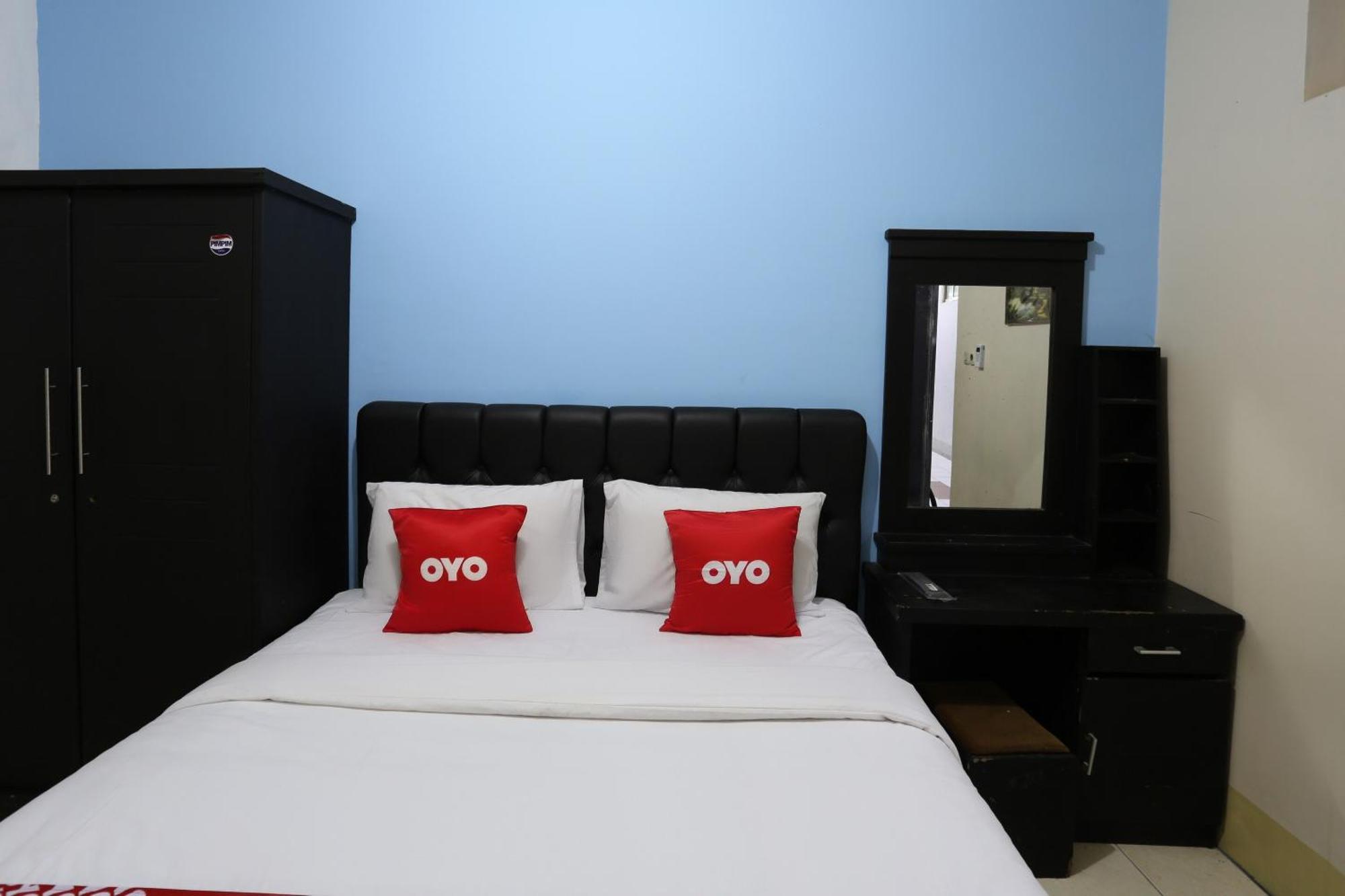 Oyo 3865 Niaga Hotel Jakarta