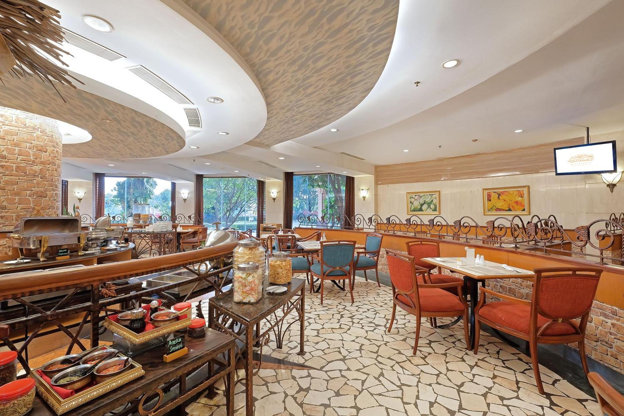 Sunlake Waterfront & Convention Hotel Jakarta