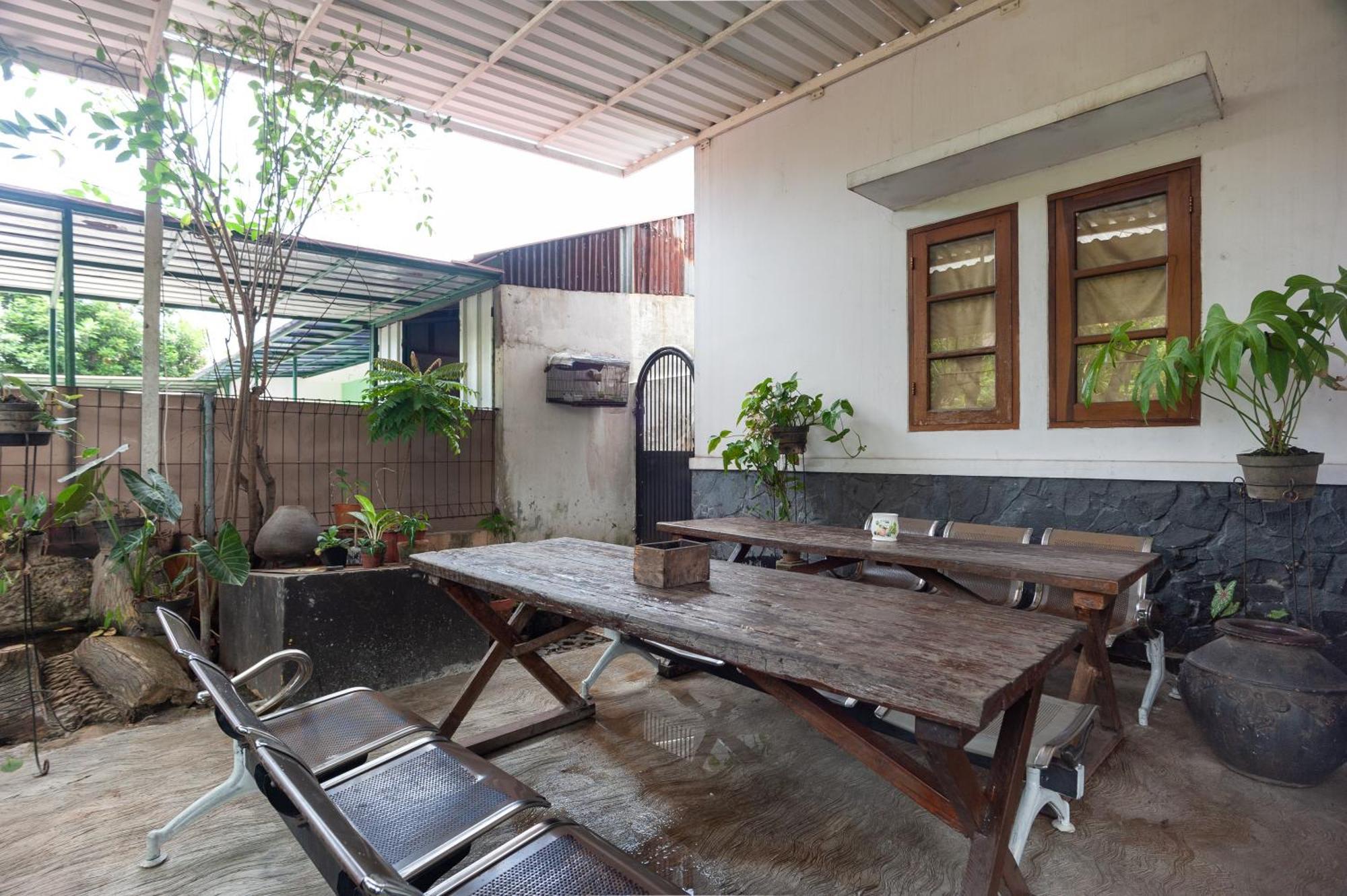 Reddoorz Syariah Near Pgc Cililitan