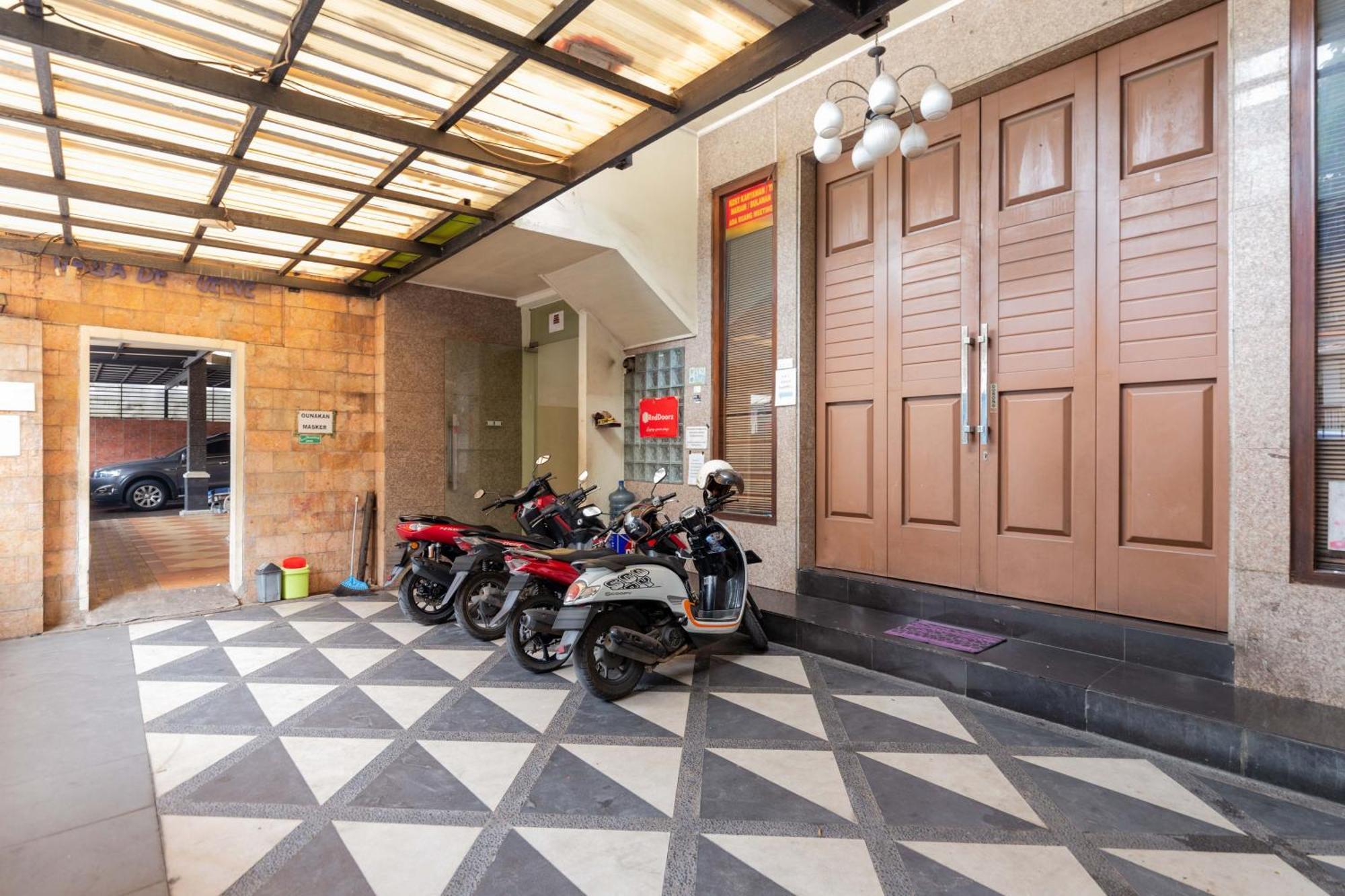 Reddoorz Near Halim Perdanakusuma 3 Jakarta