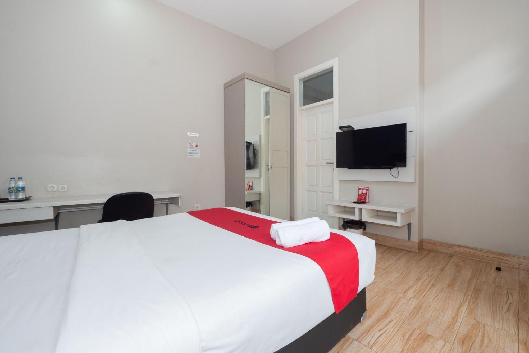Reddoorz Premium Near Rs Indah Guest house Jakarta