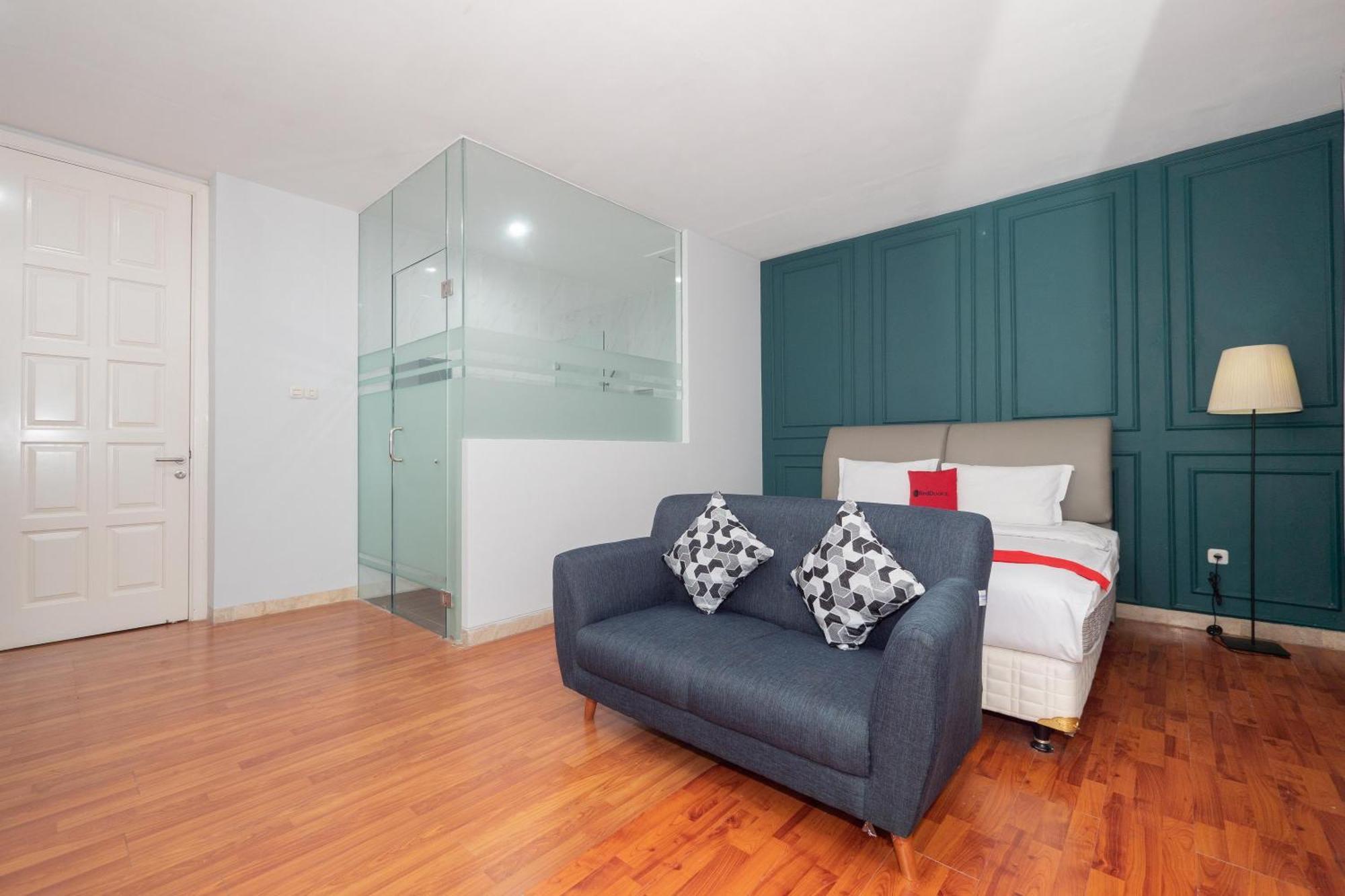 Reddoorz Premium Near Rs Indah Jakarta
