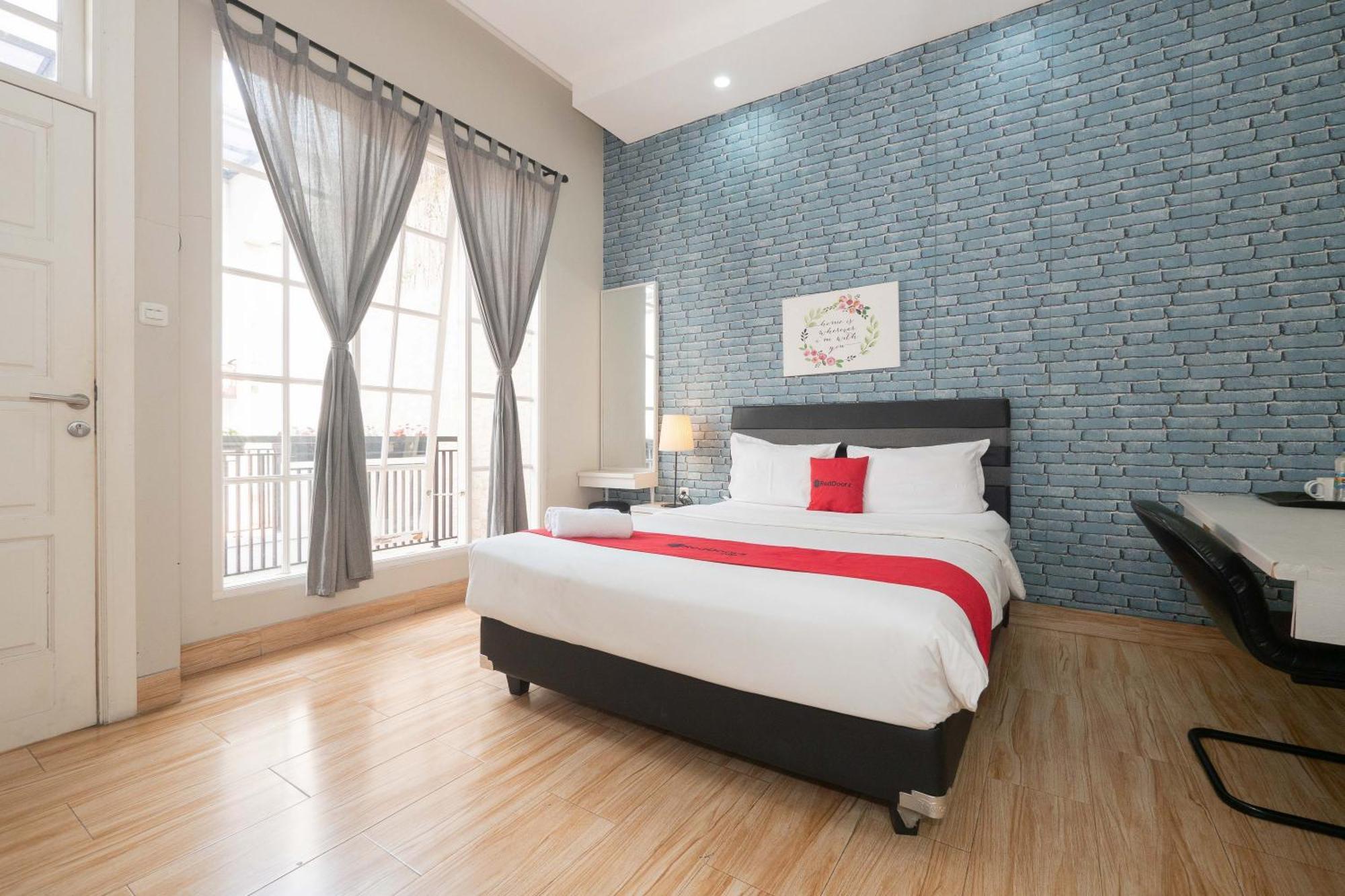 Reddoorz Premium Near Rs Indah Guest house Jakarta