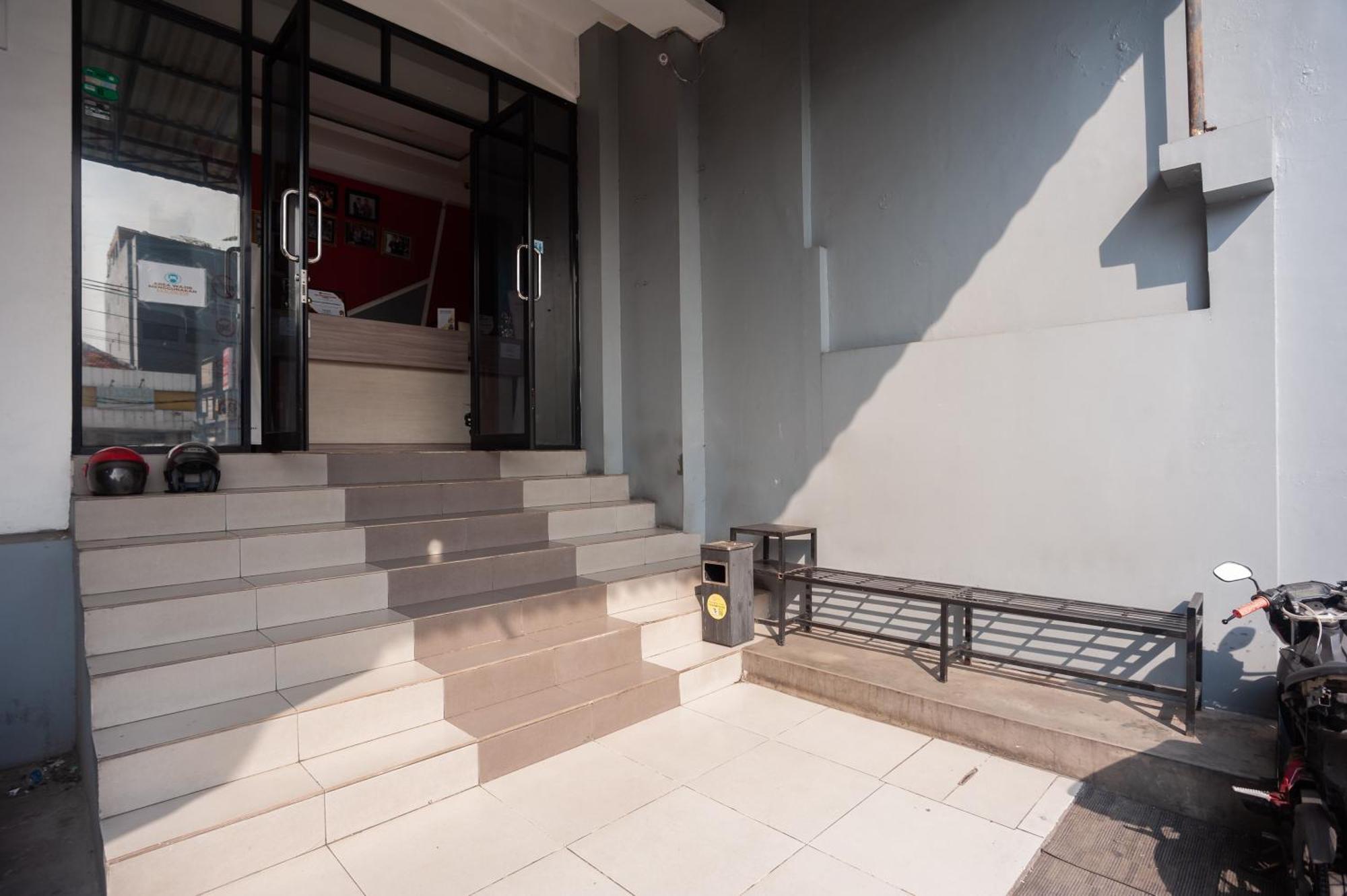 Wisma tamu Reddoorz Near Binus Anggrek 2 Jakarta