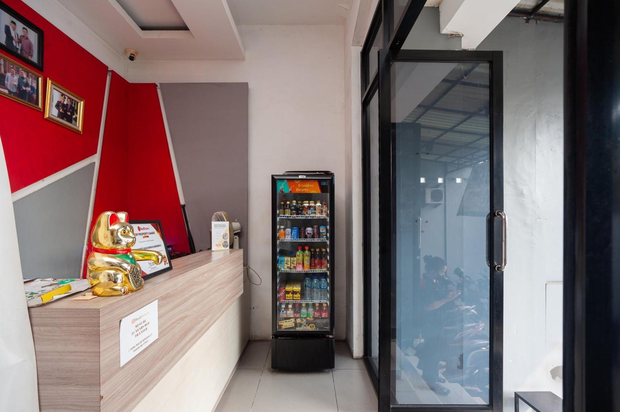 Reddoorz Near Binus Anggrek 2 Wisma tamu Jakarta