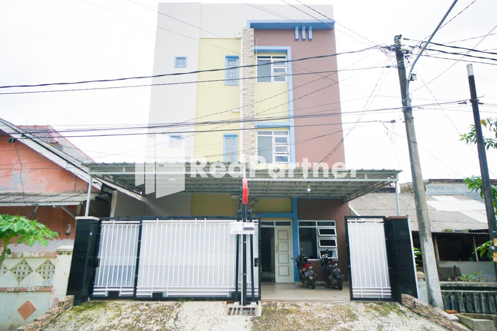 Indah Syariah Mitra Reddoorz Hotel 2*