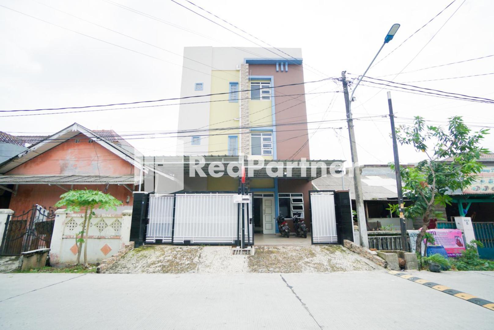Indah Syariah Mitra Reddoorz 2*