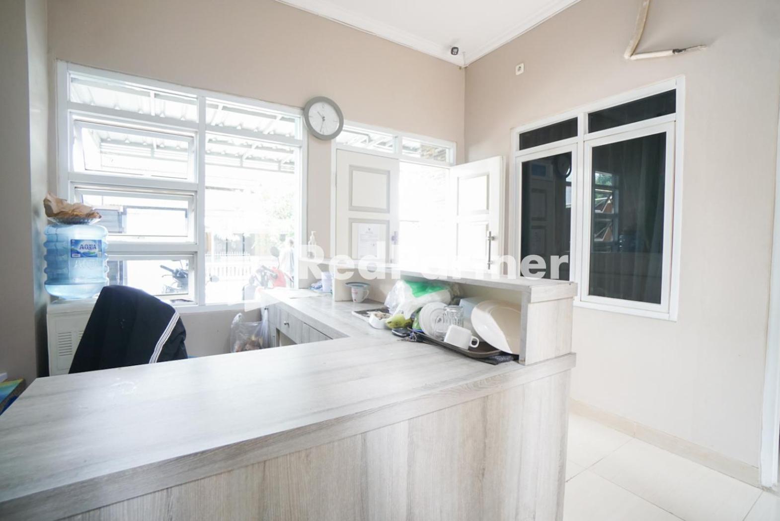 Oyo 3964 Indah Syariah Hotel 2*