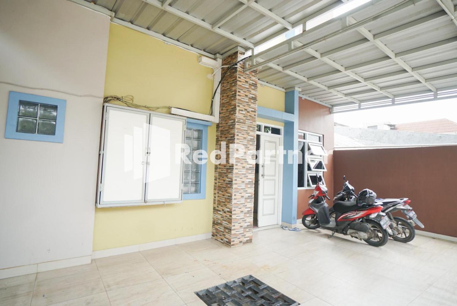 Hotel Indah Syariah Mitra Reddoorz