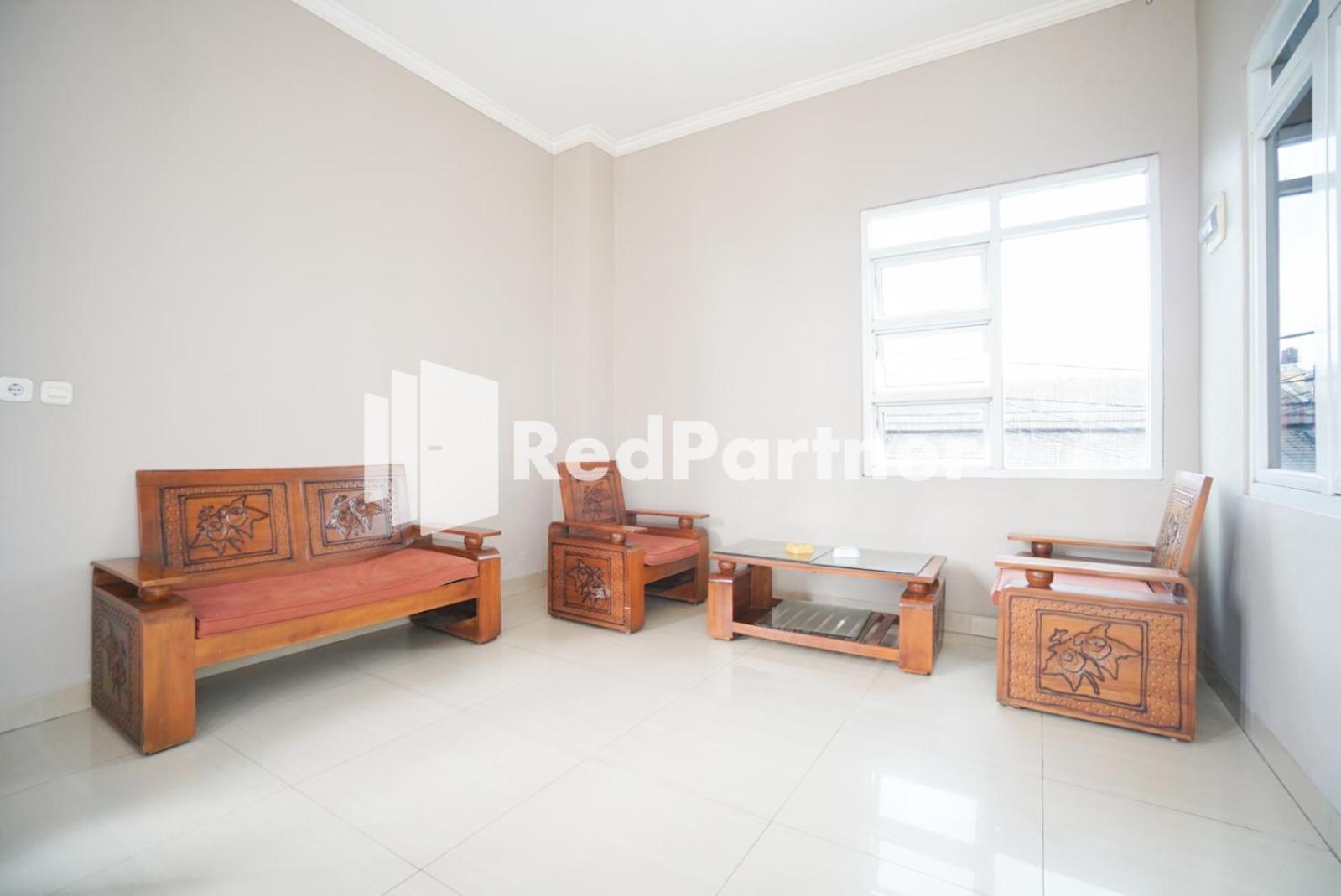 Indah Syariah Mitra Reddoorz Jakarta