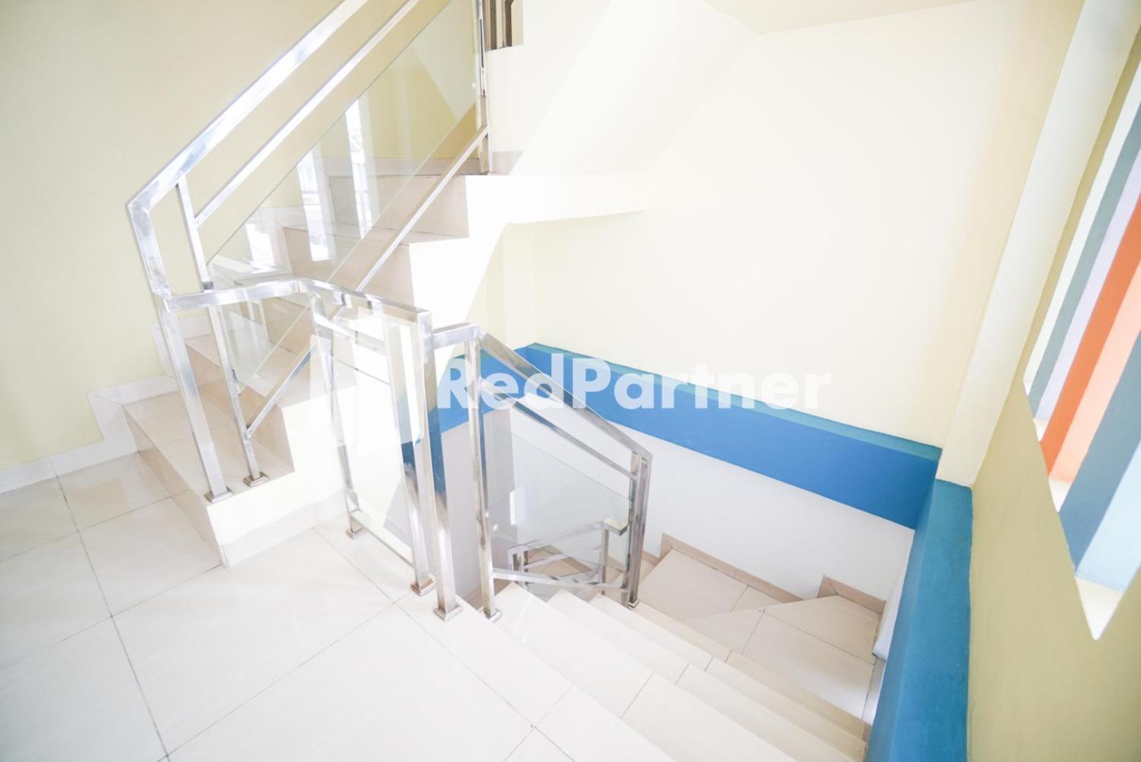Indah Syariah Mitra Reddoorz Hotel