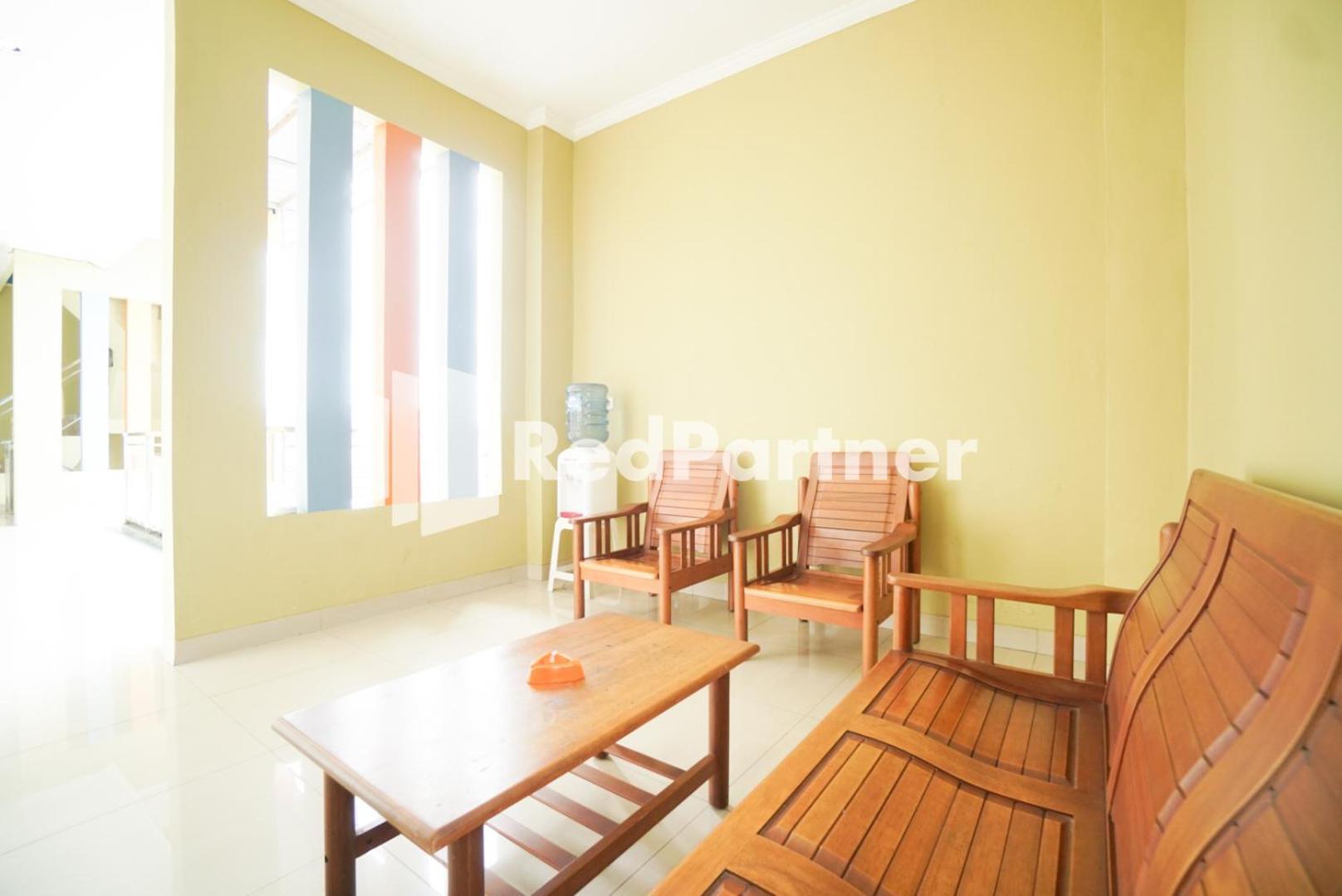 Oyo 3964 Indah Syariah Hotel 2*